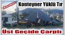 Anamur’da Tır Üst Geçide Çarptı